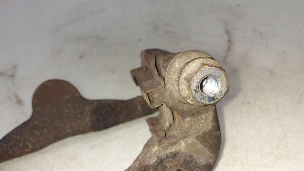 фото №5, 2008 bmw 1 e81 e87 скоба суппорт передний