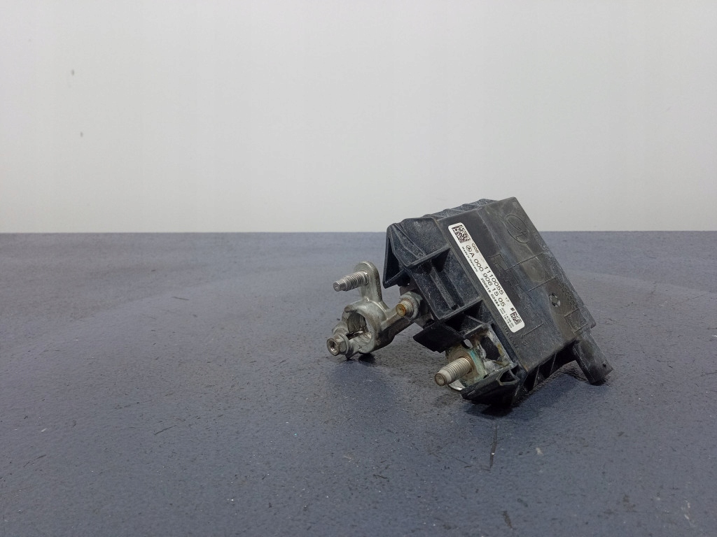 фото №1, Mercedes glc x253 клемма аккумулятор a0009061505