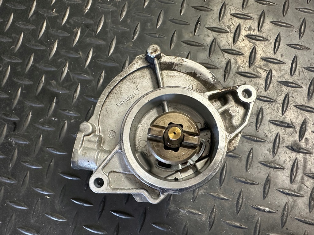 фото №2, Насос вакуум audi a8 d4 4.2 tdi cds 059145100j