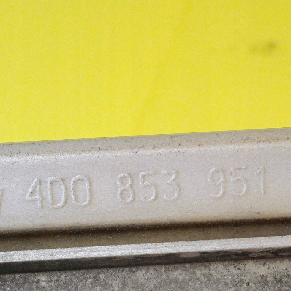 фото №8, Молдинг двері лівий перед audi a8 d2 sedan лак: ly7m 4d0853951 nr261