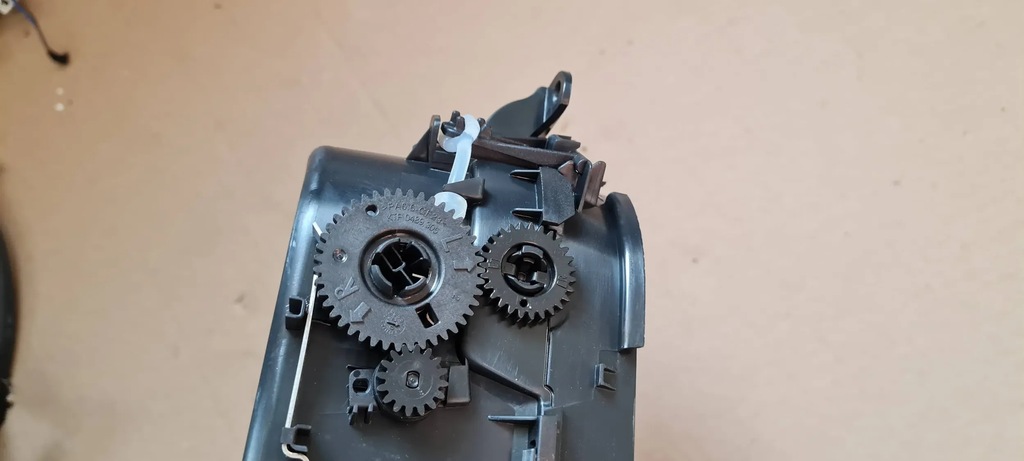 фото №5, S3 8y a3 кронштейн контейнер туннель na кружки 8y0862533a