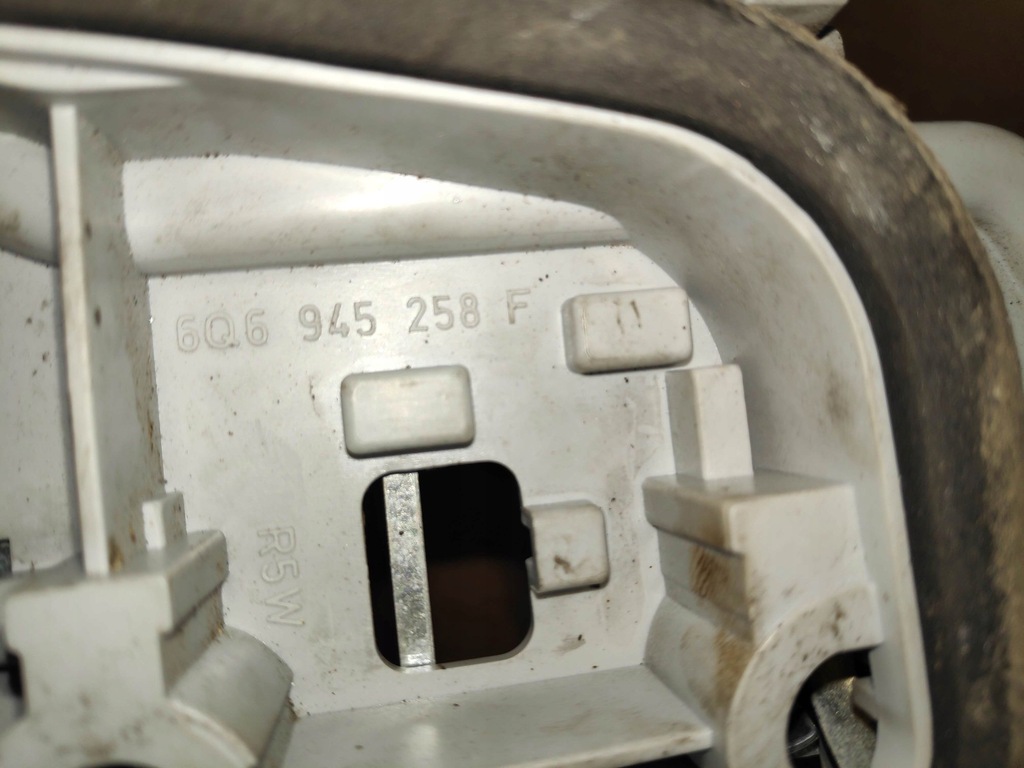 фото №7, Оригинал vw вкладыш лампы задняя polo 9n 6q6945258f. pr