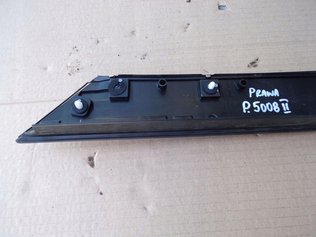 фото №10, Молдинг хром правий задня 9827008877 peugeot 5008 ii