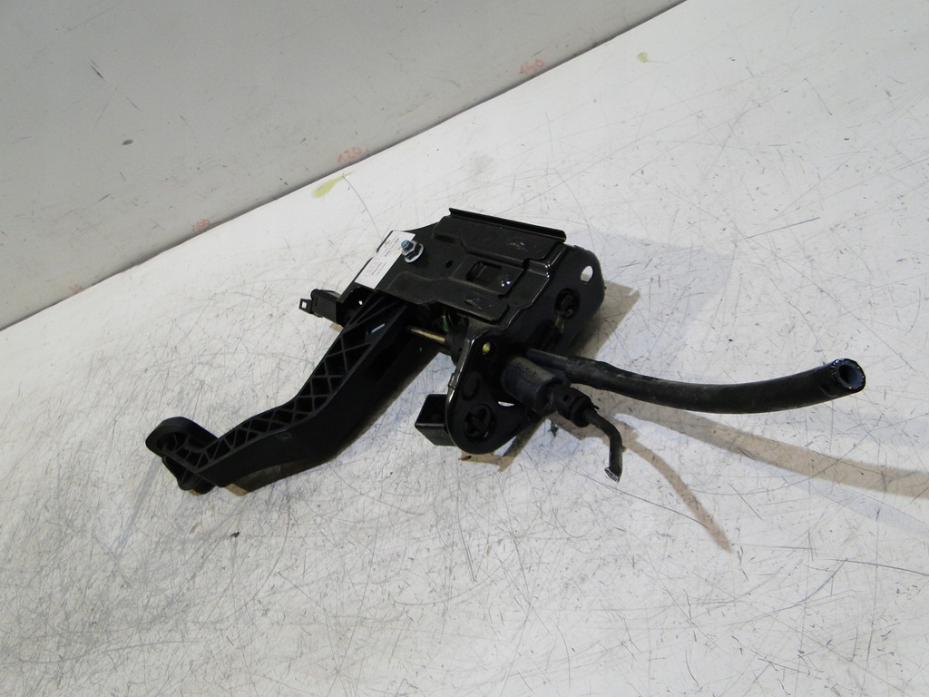 фото №9, Audi a2 1,4b 16v педаль помпа сцепления 8z1721059