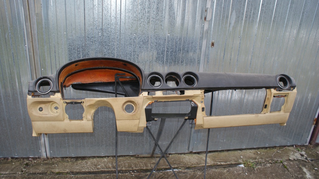 фото №1, Mercedes r107 sl slc панель приладів приладова консоль панель приладів 1076801008