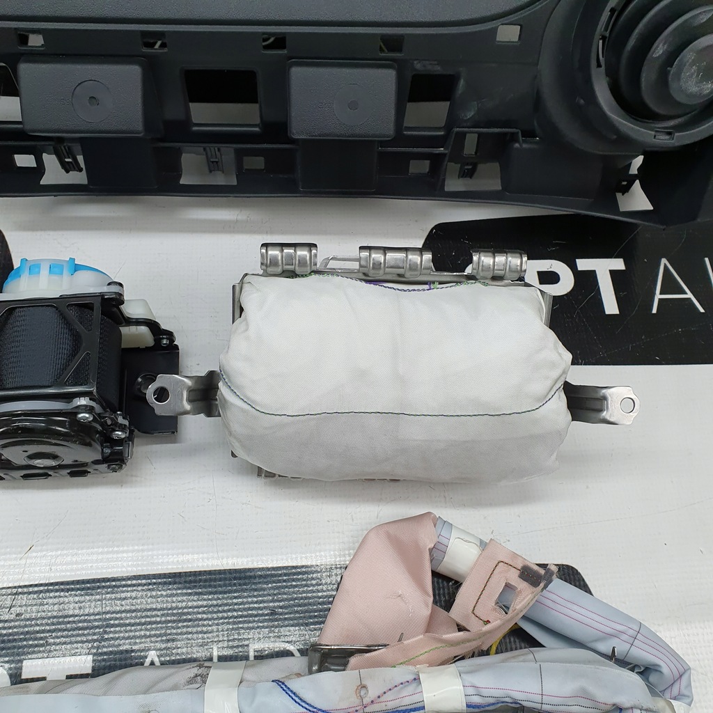 фото №8, C1 приборная панель консоль подушки безопасности ремни подушка безопасности