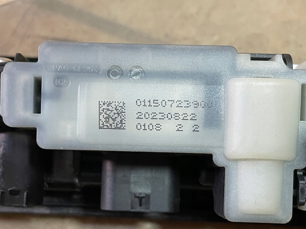 фото №6, Mercedes w206 21r мікровимикач ручка кришки багажника a0997502400