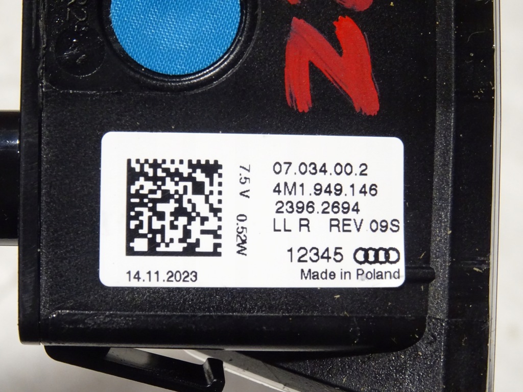 Лампа асистент перемикання поперечина руху права audi q5 ii q7 ii 4m 4m1949146 в Україні