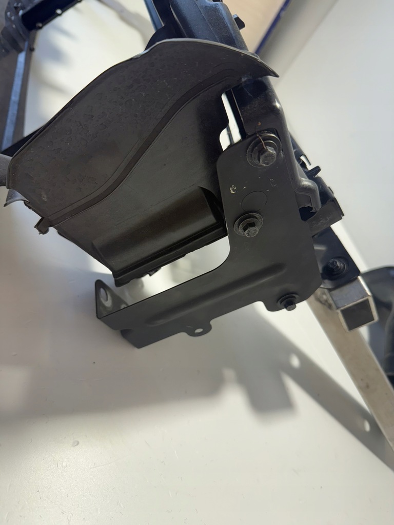 фото №8, Volvo s90 v90 верхний pas передний балка замок засов