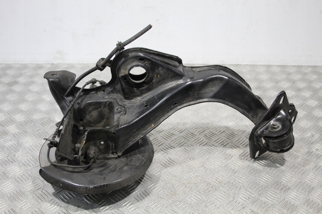 фото №2, Поворотный кулак правый задняя mini clubman f54