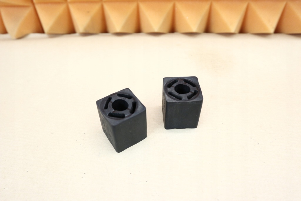 фото №1, Mercedes r171 w209 w203 гумовий елемент гумка кронштейн радіатора