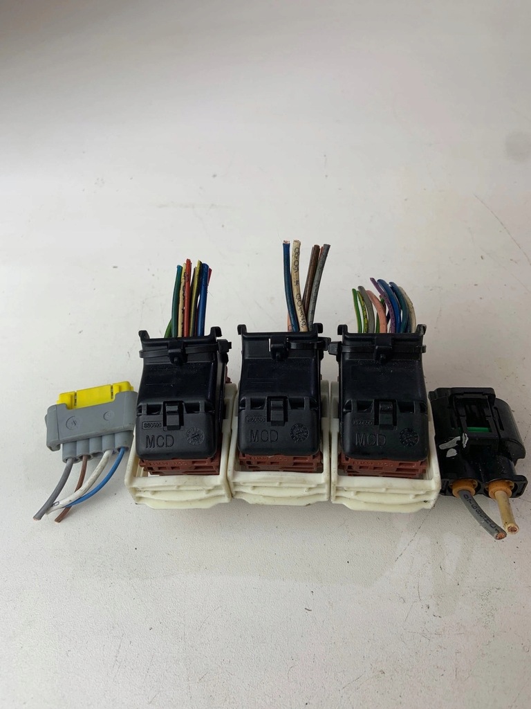 фото №5, Разъёмы штекер колодка коробка предохранителей bsm r07 peugeot 1007 207