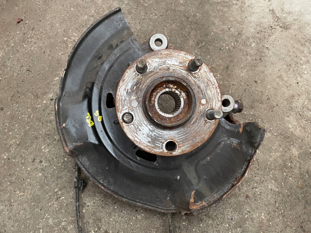 фото №1, Zwrotnicaprawy перед toyota avensis iii t29 30 шліців