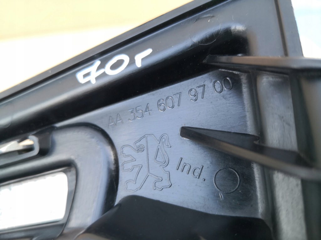 фото №10, Peugeot 308 i lift молдинг решітка права бампера