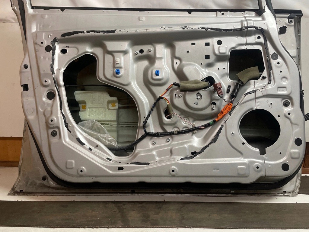 фото №16, Дверь перед передние левая nissan tiida sedan k23