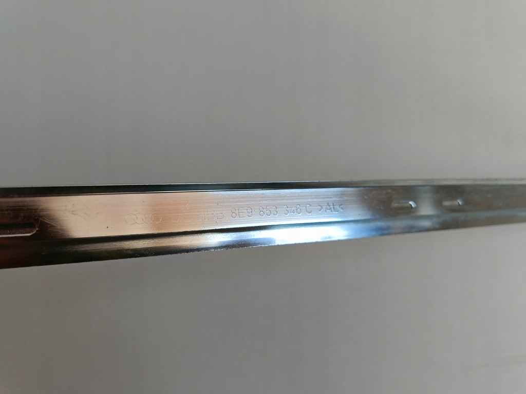 фото №8, Молдинг скло задня права 8e9853346c audi a4 b7