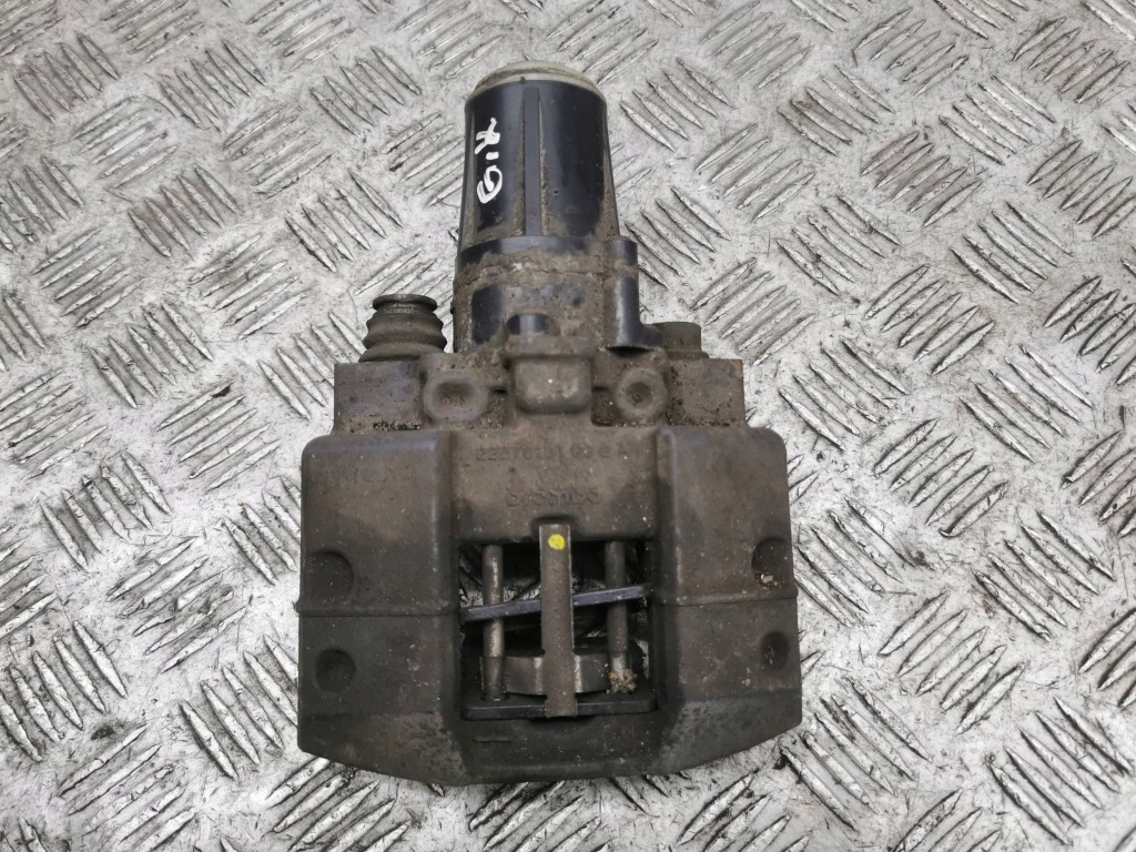 Купить Tesla model s 2015 суппорт тормозной задний