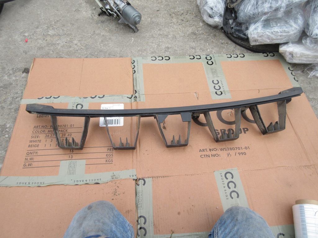 фото №1, Volvo v50 напрямна бампера задня