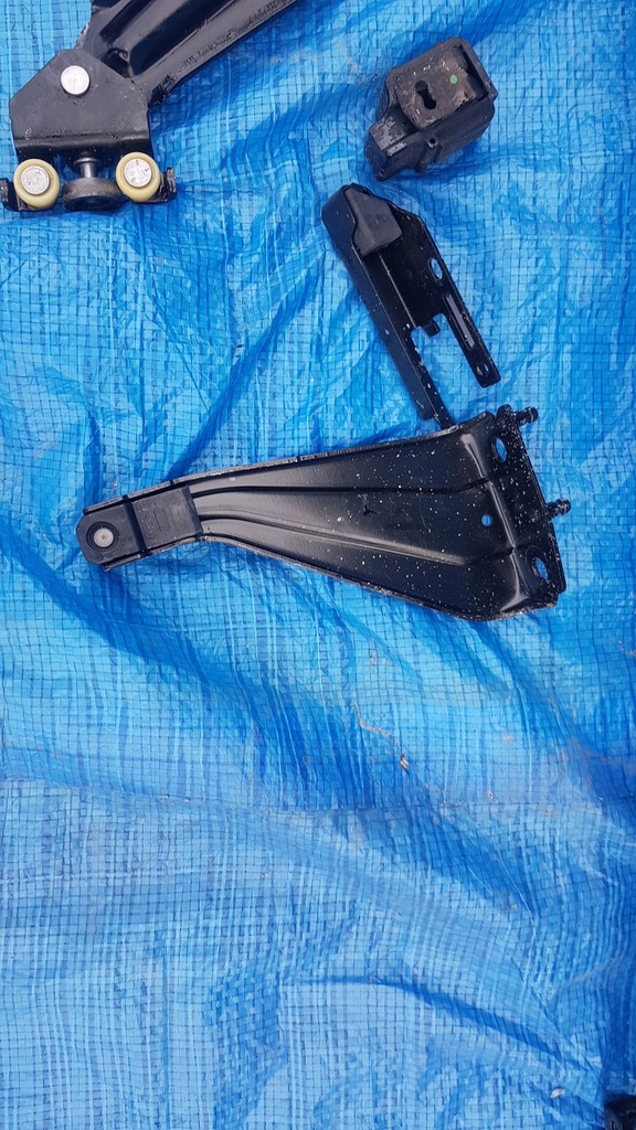 фото №4, Combo e rifter berlingo 19 направляющая дверь левая ролик