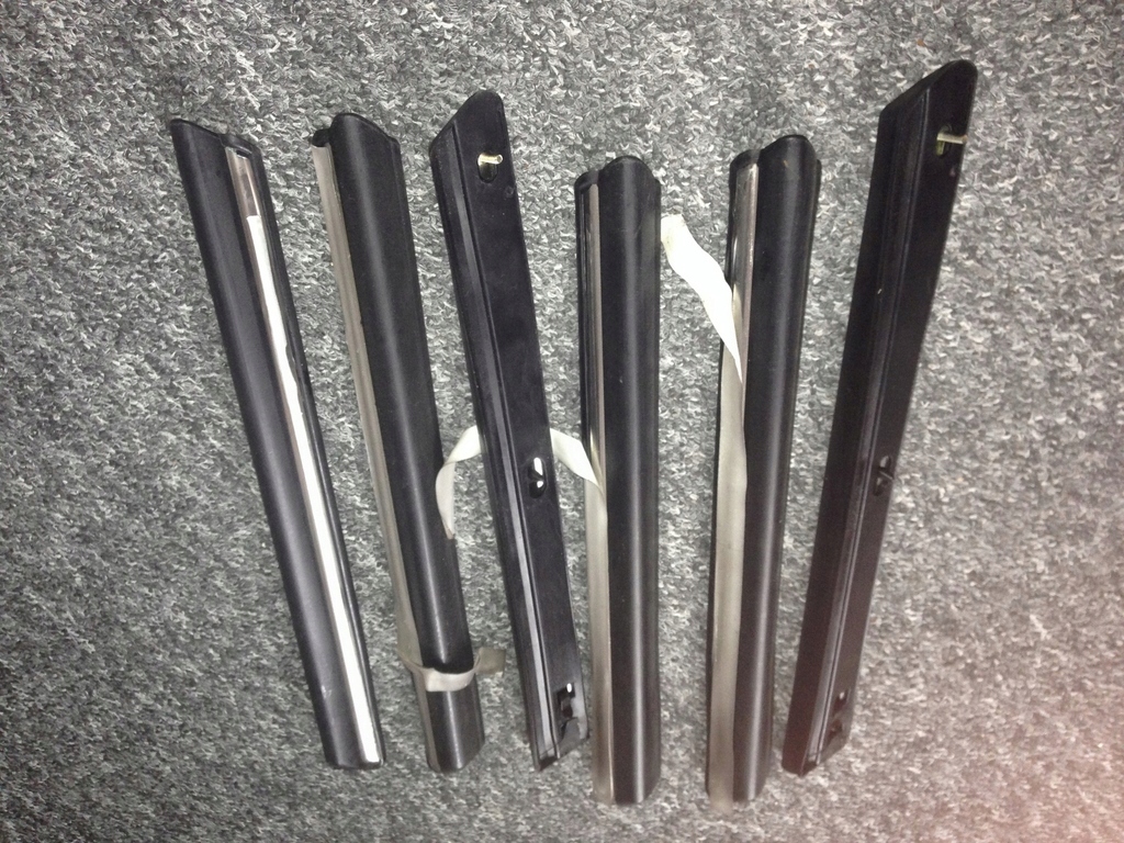 фото №6, Молдинг декоративная боковая перед mercedesa 107