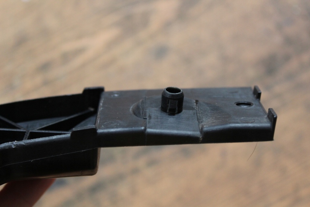 фото №10, Направляющая бампера правый задняя avensis verso комплект