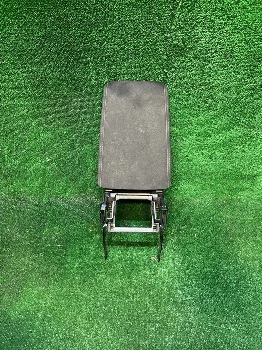 фото №1, Vw passat b8 подлокотник