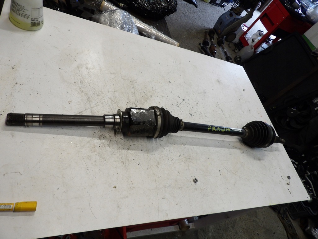 фото №1, Приводной вал правая jeep grand cherokee wk2 p68193660aa