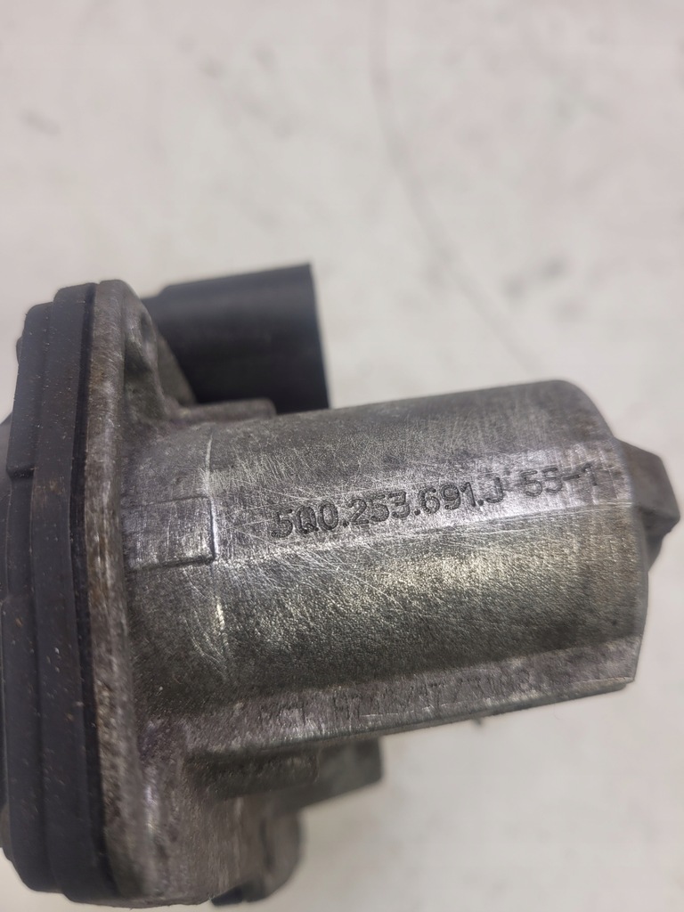 фото №5, Дроссельная заслонка выхлопных газов audi a4 b9 a5 2.0 5q0253691j