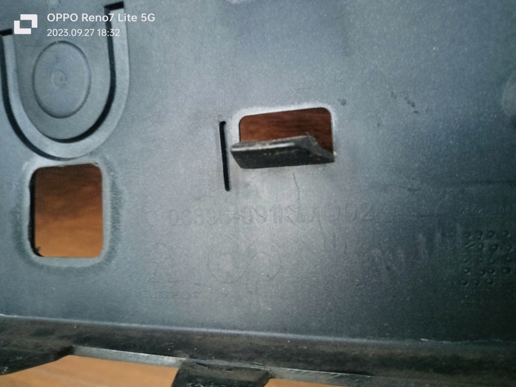 Peugeot 308 бампер перед 2013-2017 решётка  решётка радиатора 36117425 с Разборки