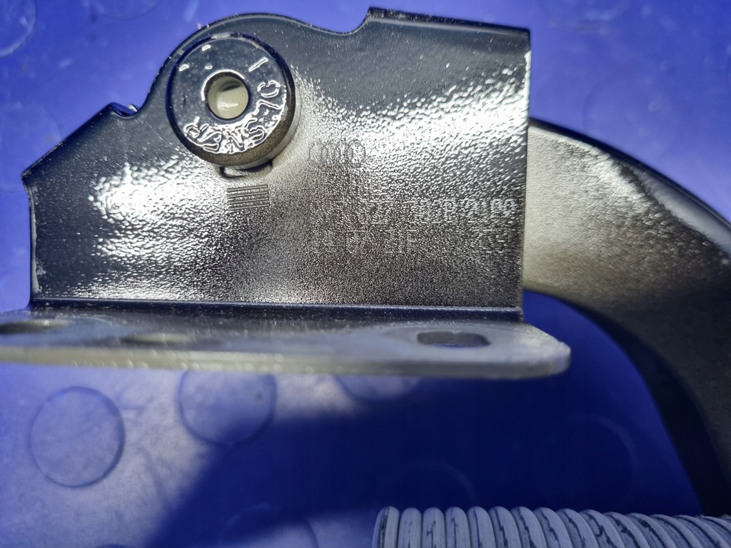 фото №9, Audi a3 8y sedan комплект петлі кришки багажника 8y5827302b 8y5827301b