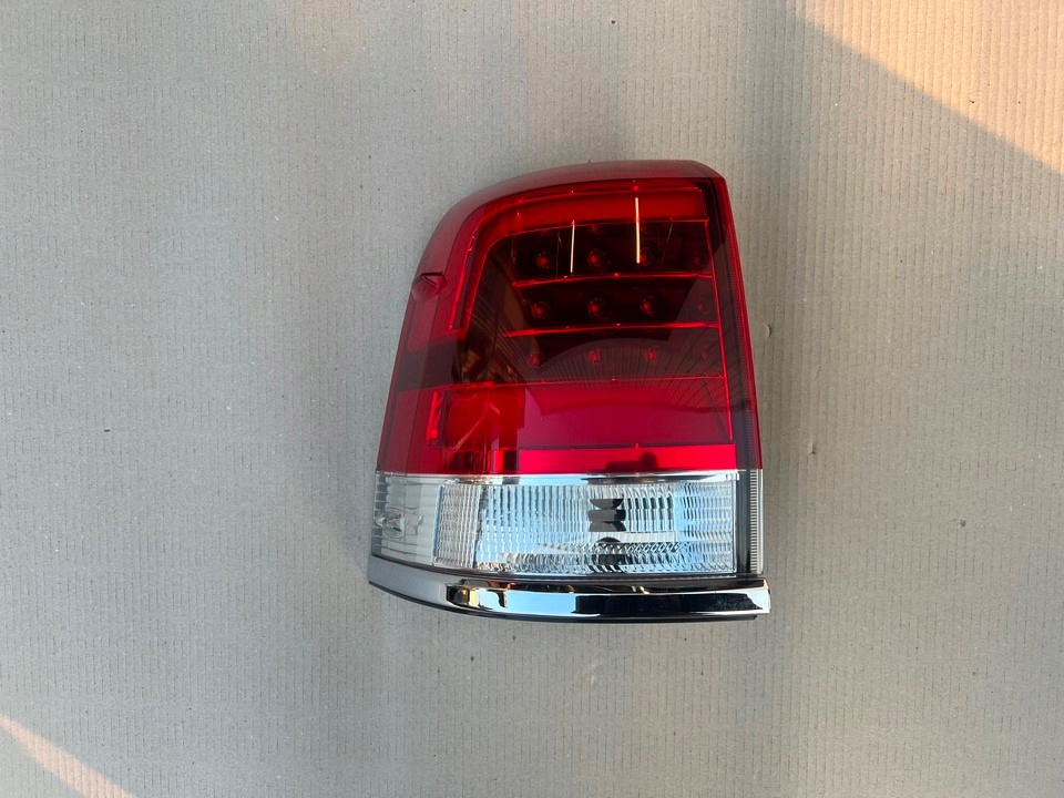 фото №1, Toyota land cruiser 200 v8 17- лампа левая задняя задняя