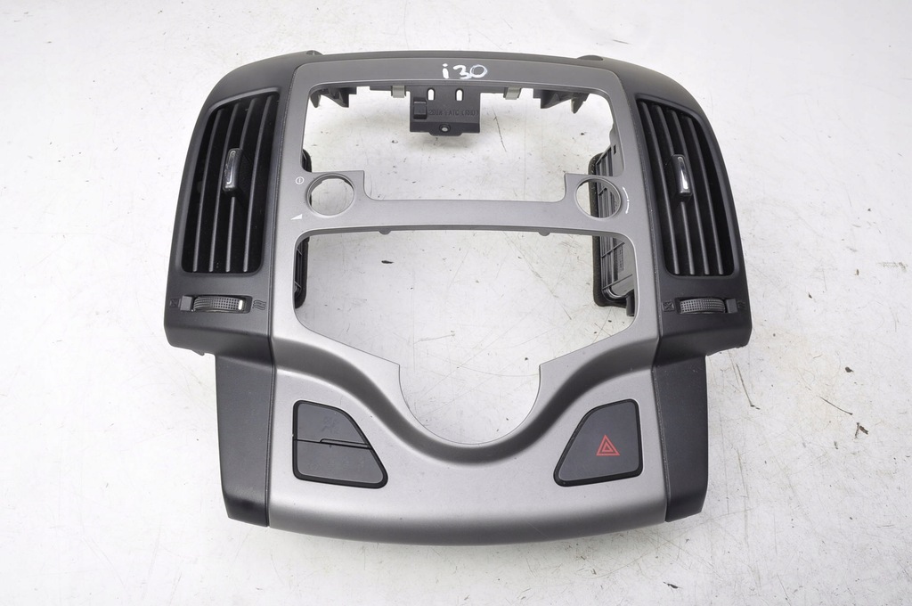 фото №1, Hyundai i30 рамка радио решётка