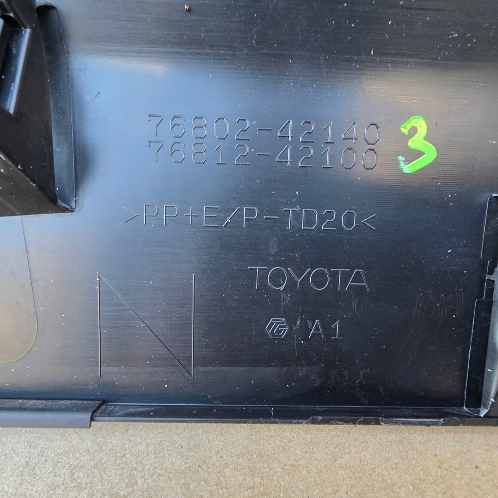 фото №9, Toyota rav4 v молдинг накладка кришки задня задній