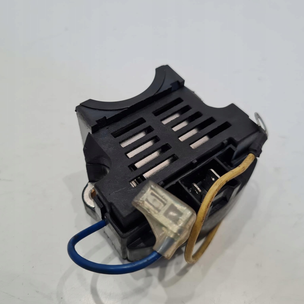 Volkswagen mercedes seat renault регулятор напряжения cq1010012 в Украине