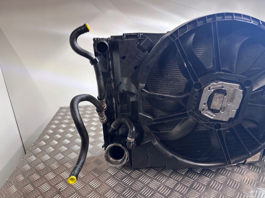 Комплект радіатор вентилятор m57 335d bmw e90 e91 e92 e93 Недорого