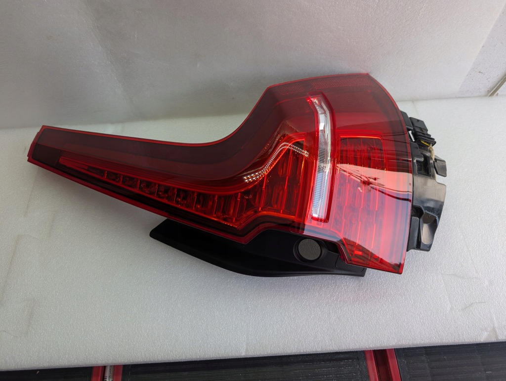 фото №1, Volvo v60 ii лампа права задня правий задня 32291359