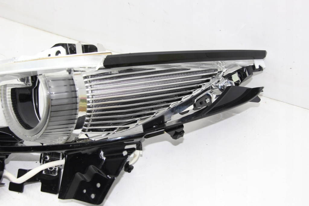 Середина вкладыш фары левый перед led mazda cx30 2019- в Украине