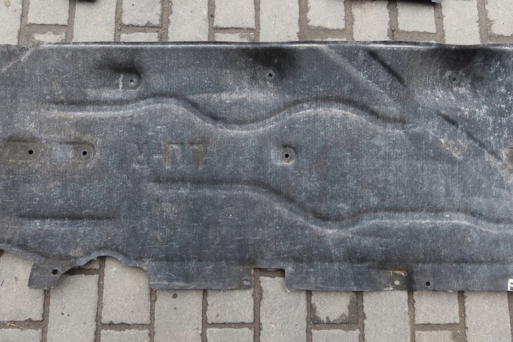 Накладка подвеска правая bmw 2 7290808 комплект в Украине