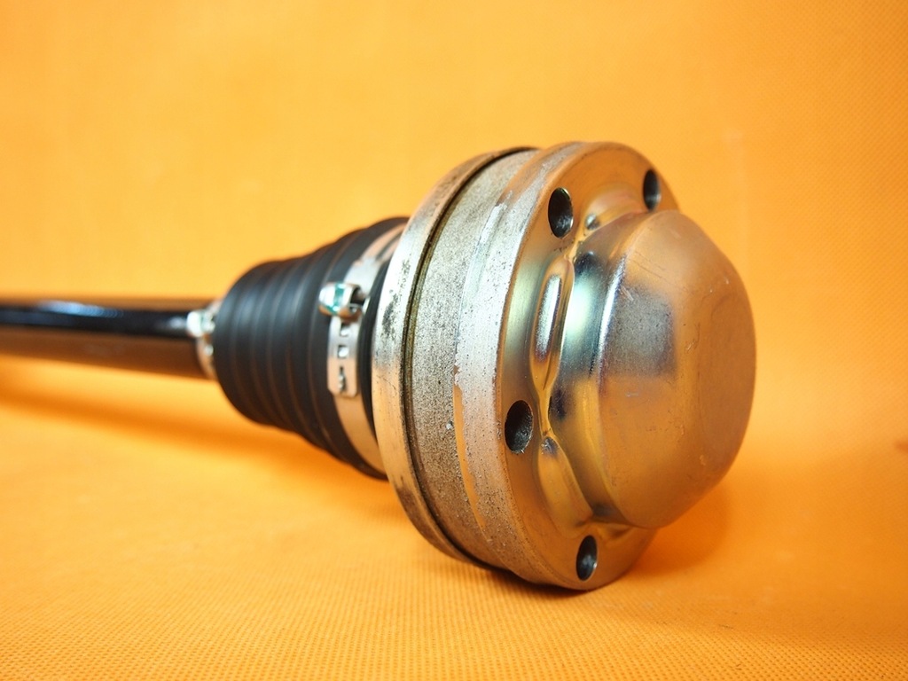 фото №10, Audi оригинальный номер 8r0501203c приводной вал задняя