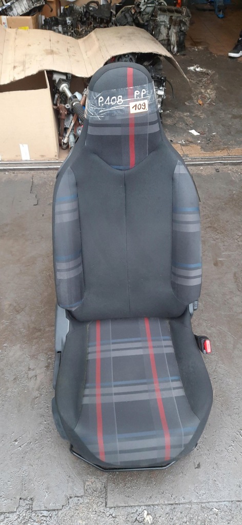 Купити Сидіння праві перед передній peugeot 108