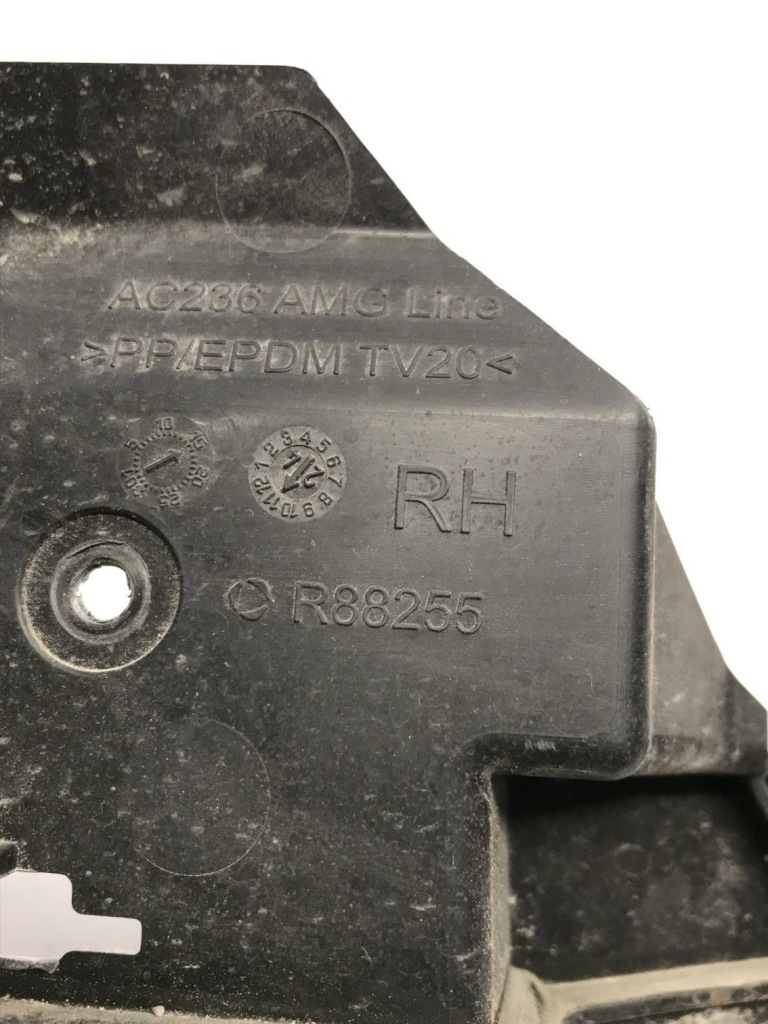 Mercedes-benz cle c236 захист сторона права a2368852402 в Україні