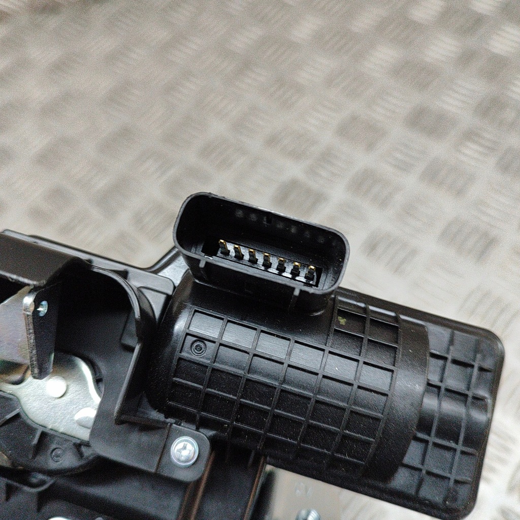 фото №5, Kia ev6 2023 замок крышки задний / багажника