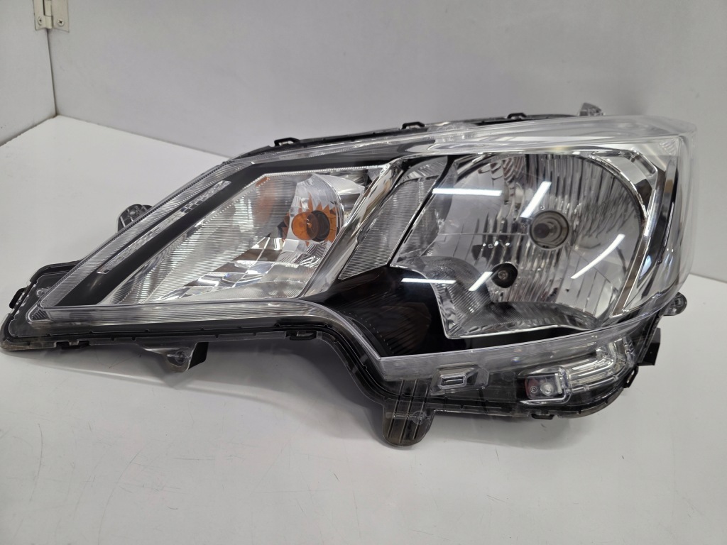 Купить Лампа перед левая mitsubishi space star ii рестайлинг  8301d445 европа