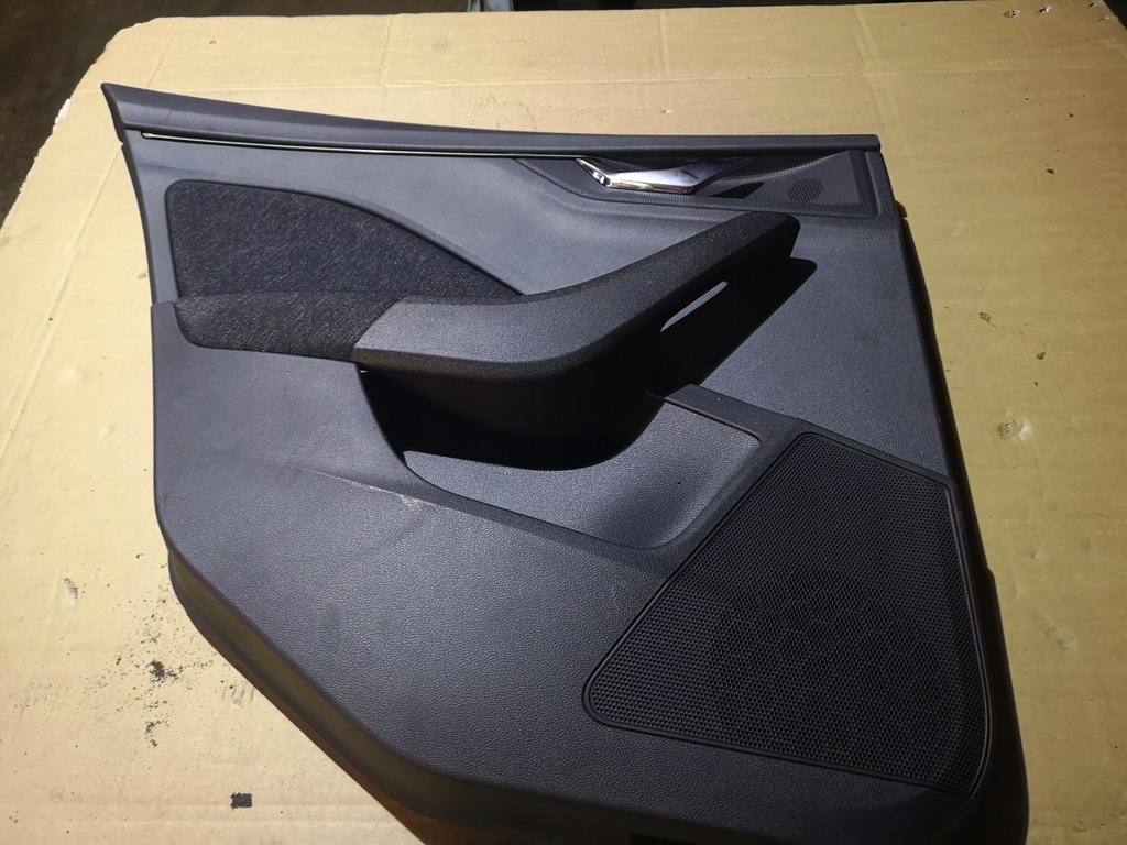 фото №1, Обшивка дверь левый задняя skoda scala