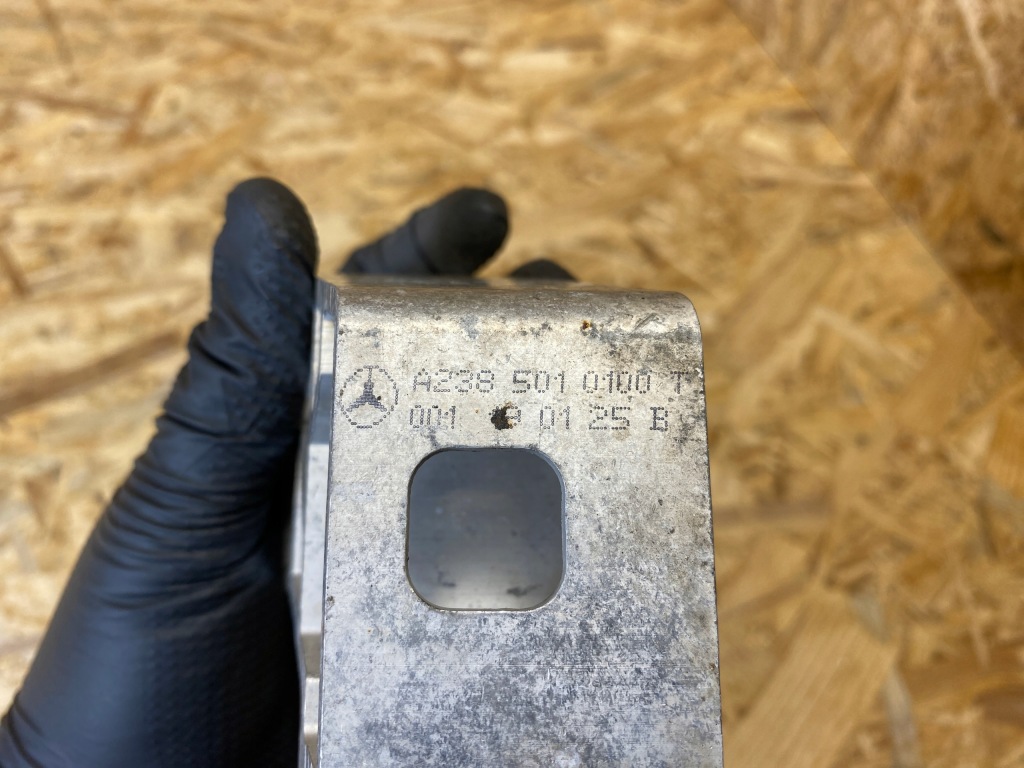 Купить Кронштейн кронштейн радиатор mercedes e-klasa w238 a2385010100