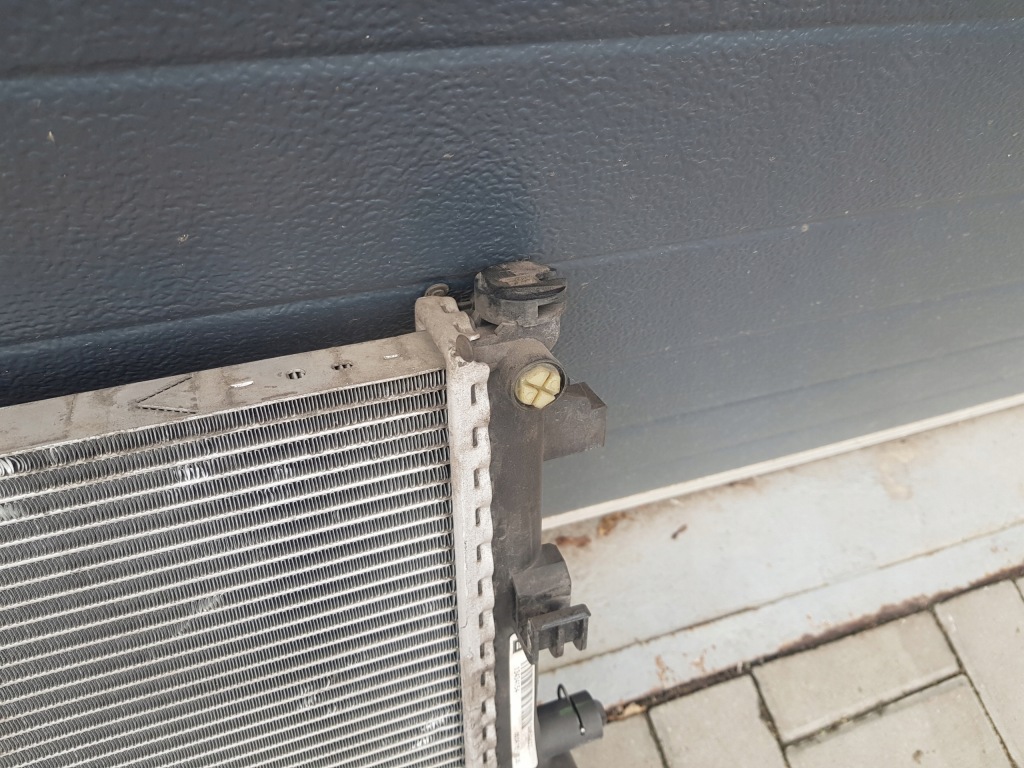 Радиатор воды жидкость opel insignia a 1 1 рестайлинг  fl в Украине