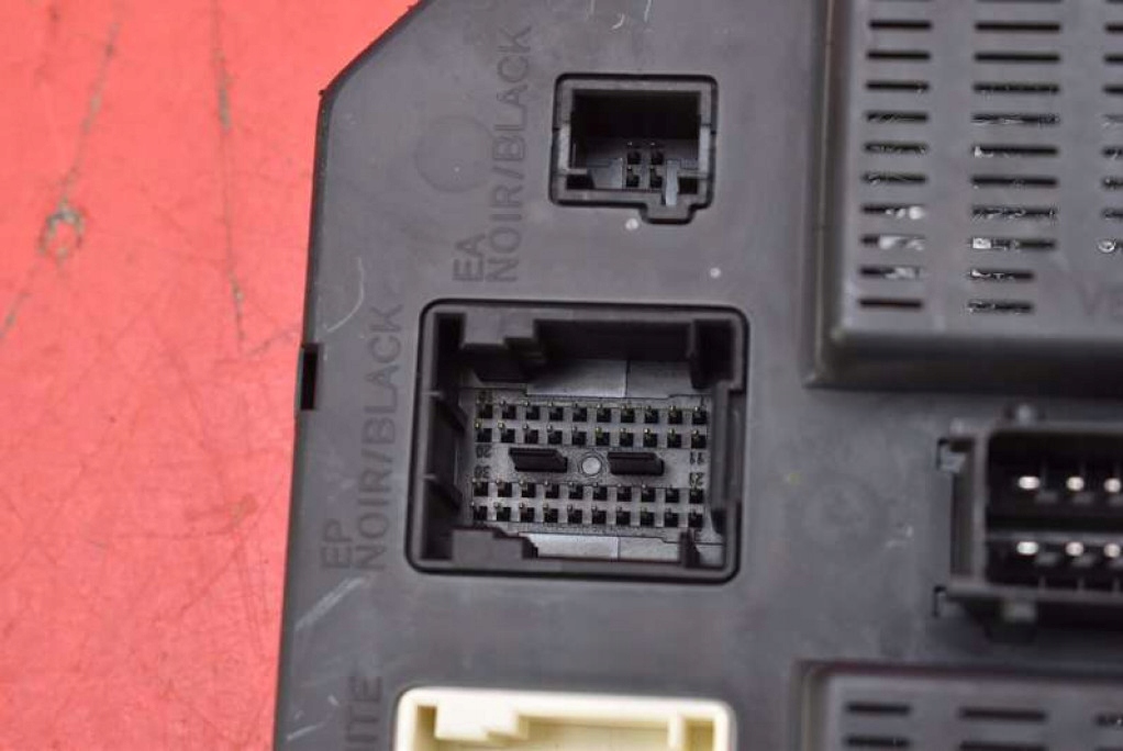 фото №14, Коробка запобіжників bsi 9663798180 peugeot 308 i t7 1.4 vti 95 km 07-11