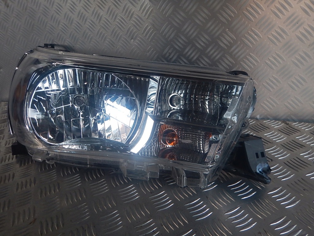 фото №1, Toyota hilux viii 15- правая лампа перед передняя оригинал europa