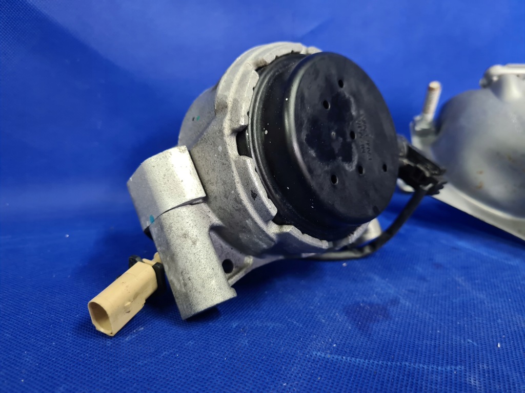 фото №6, Подушка кронштейн двигателя масляная датчик защита audi a6 c7 lift 4g0199381ae оригинальный номер