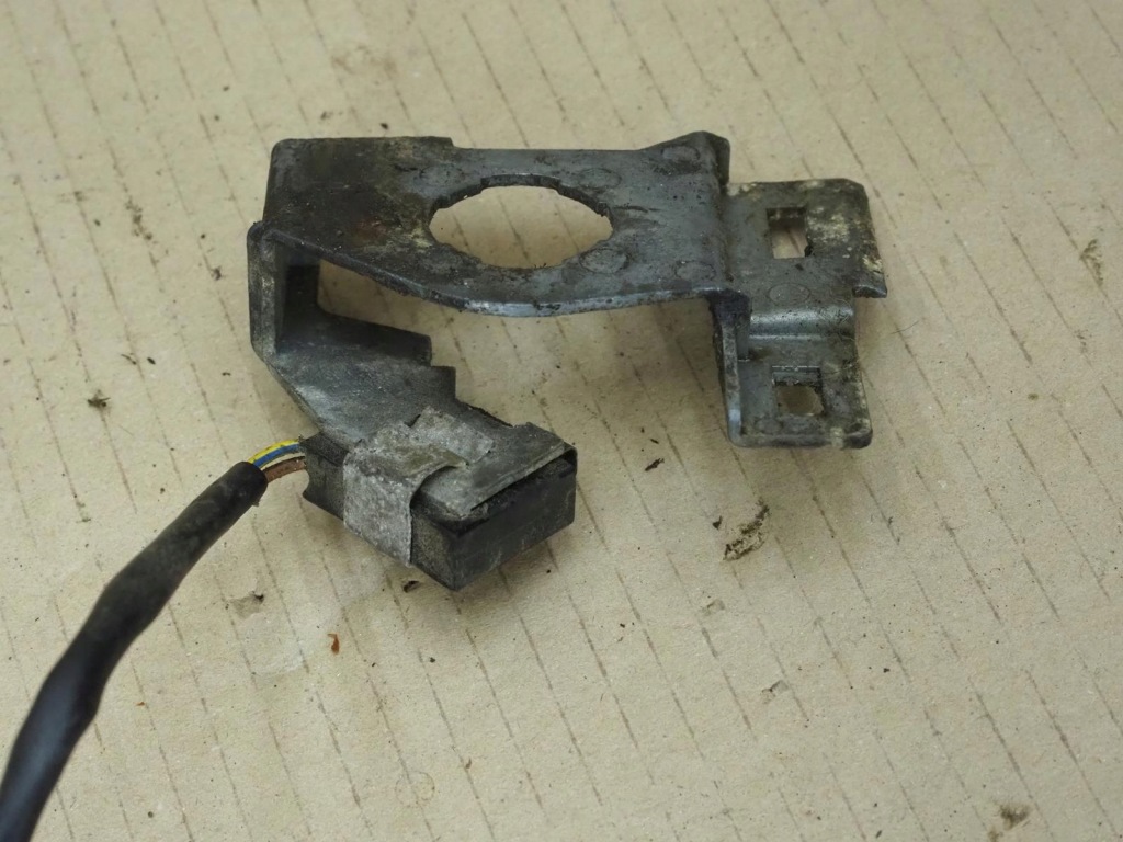 Bmw e30 coupe cabrio микровыключатель дверь левый перед 1375137 Цена